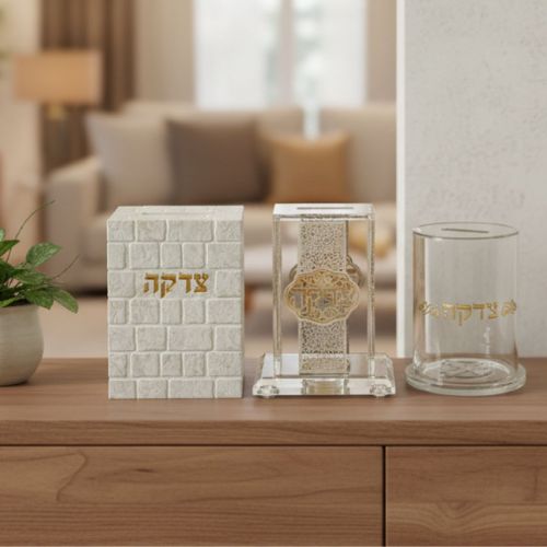 קופת צדקה קריסטל עם פלקטות "עיטורים" 9×12 ס״מ