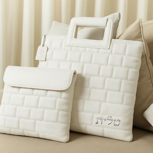 תיק מפואר לטלית דמוי עור לבן אותיות בולטות "טלית"